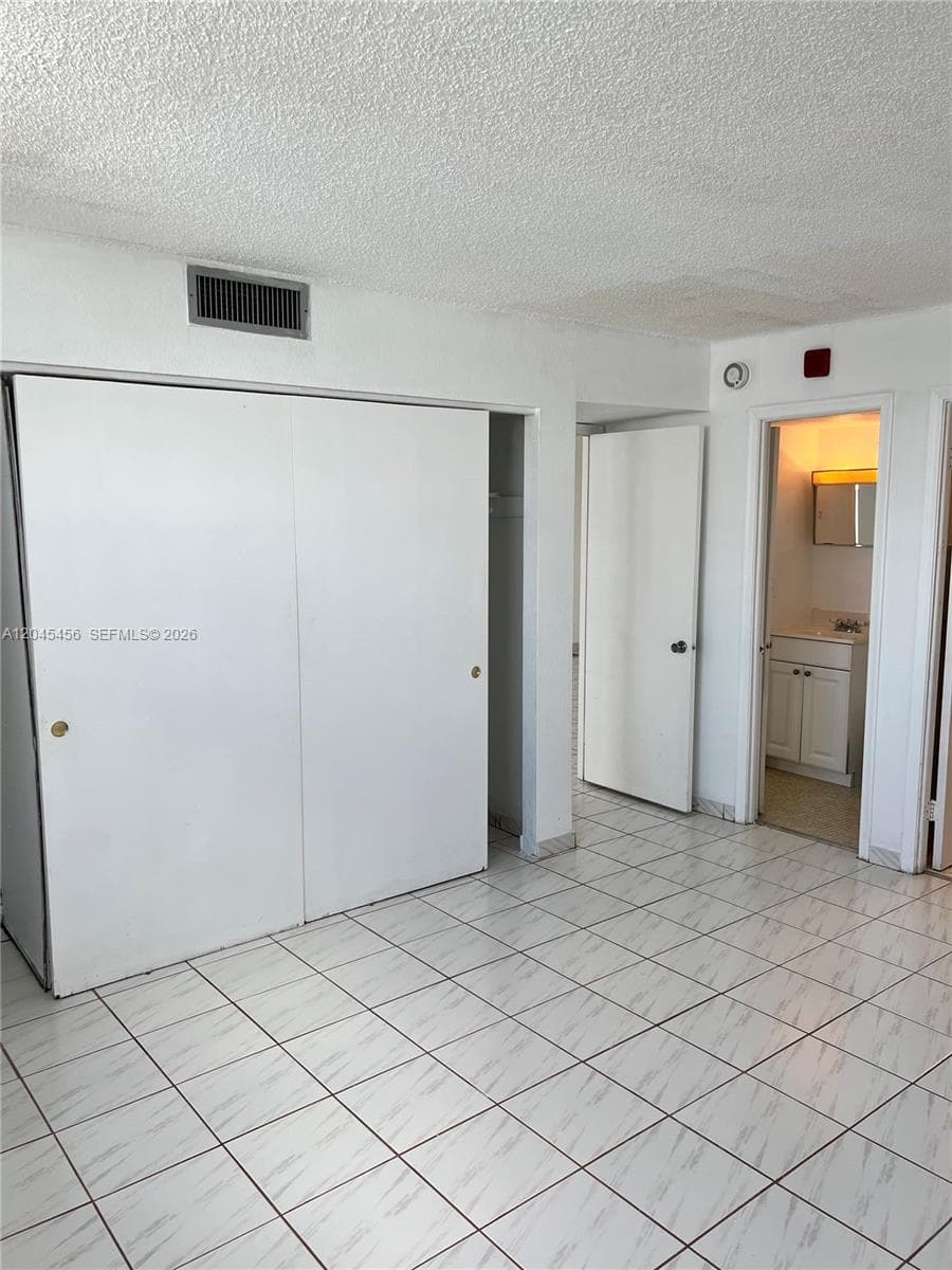 A12045456 — Miami Beach — 14