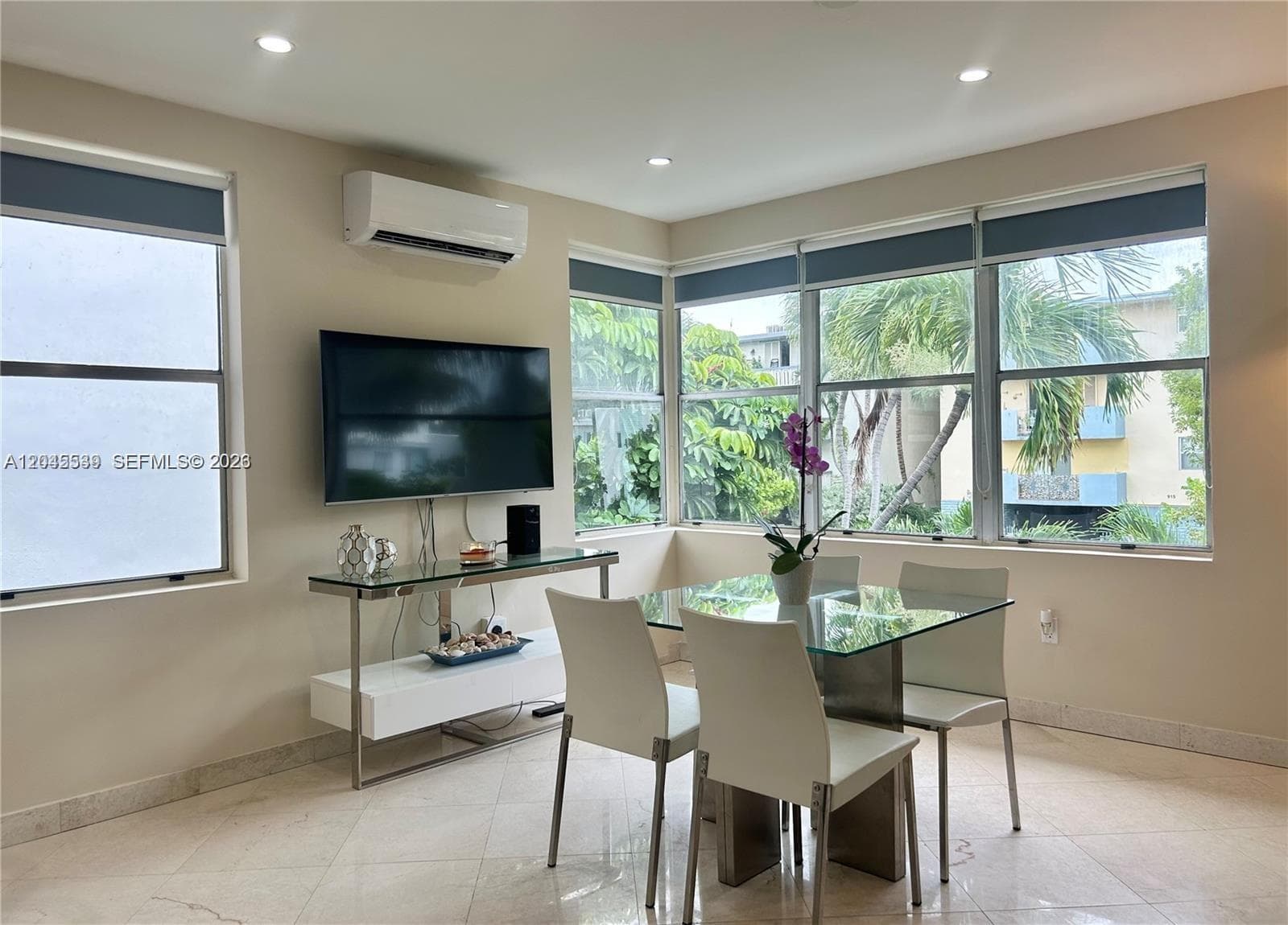 A12045539 — Miami Beach — 16