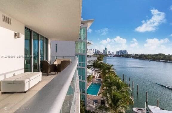 A12045566 — Miami Beach — 13