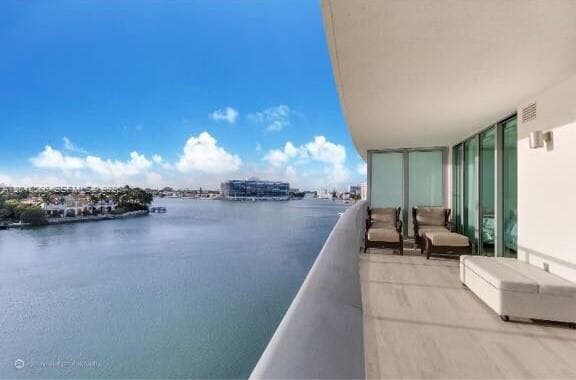A12045566 — Miami Beach