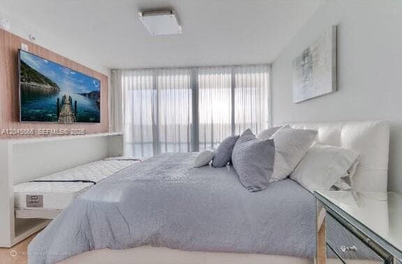 A12045566 — Miami Beach — 8