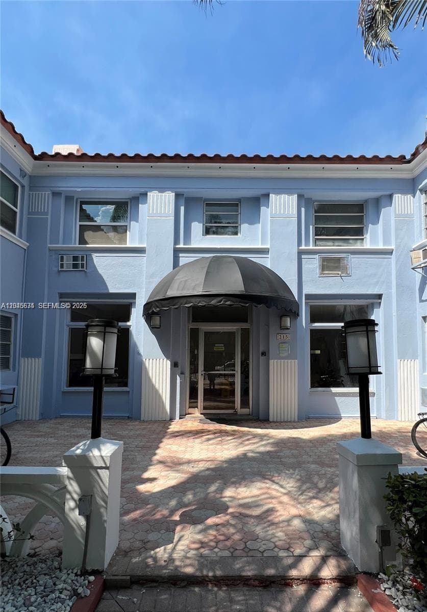 A12045634 — Miami Beach — 2