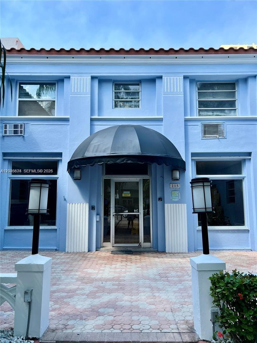 A12045634 — Miami Beach