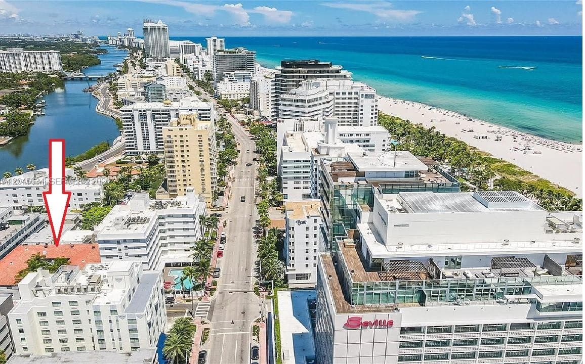 A12045634 — Miami Beach — 30