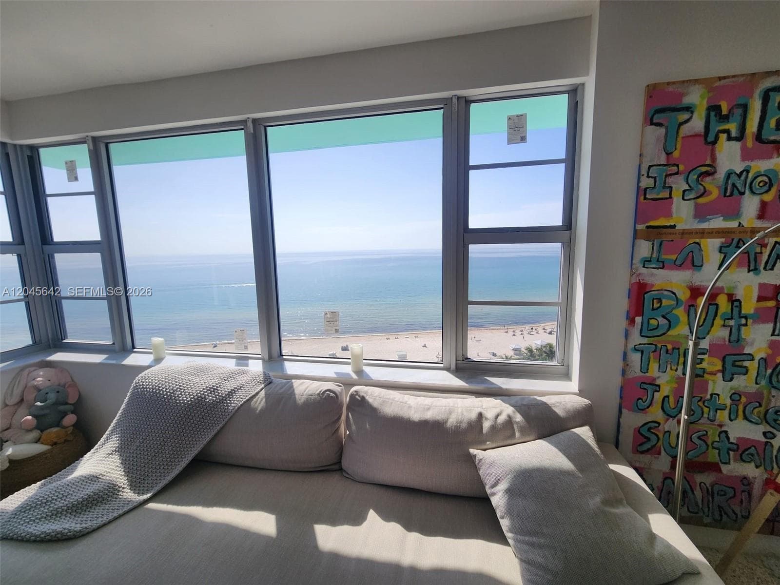 A12045642 — Miami Beach