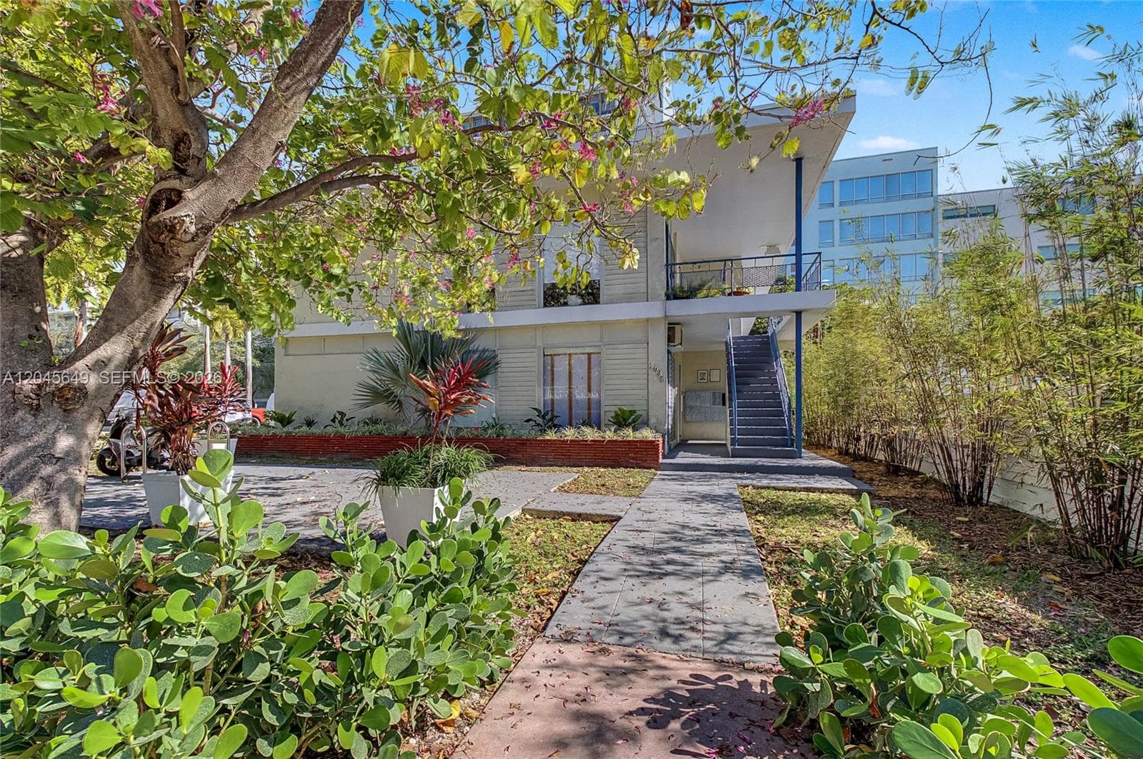 A12045649 — Miami Beach — 20