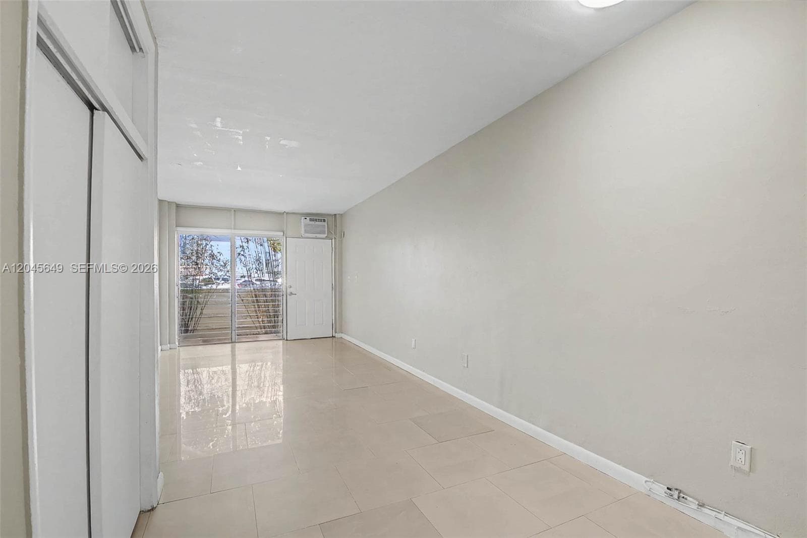 A12045649 — Miami Beach — 10