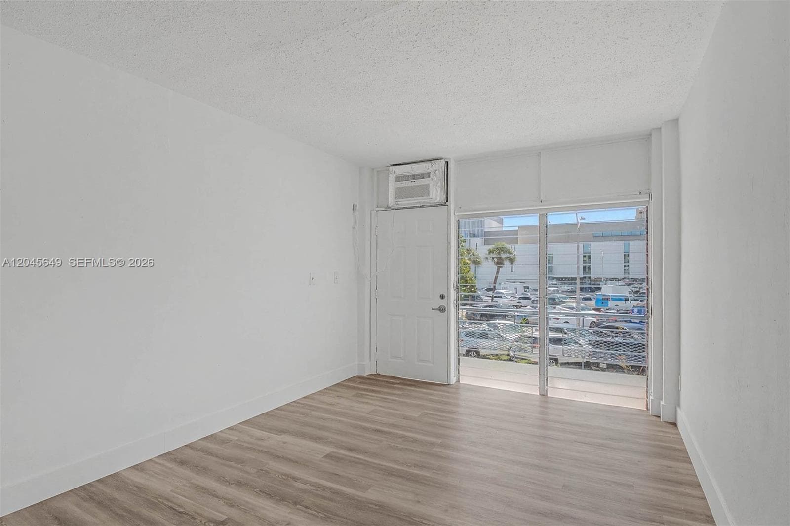A12045649 — Miami Beach — 4