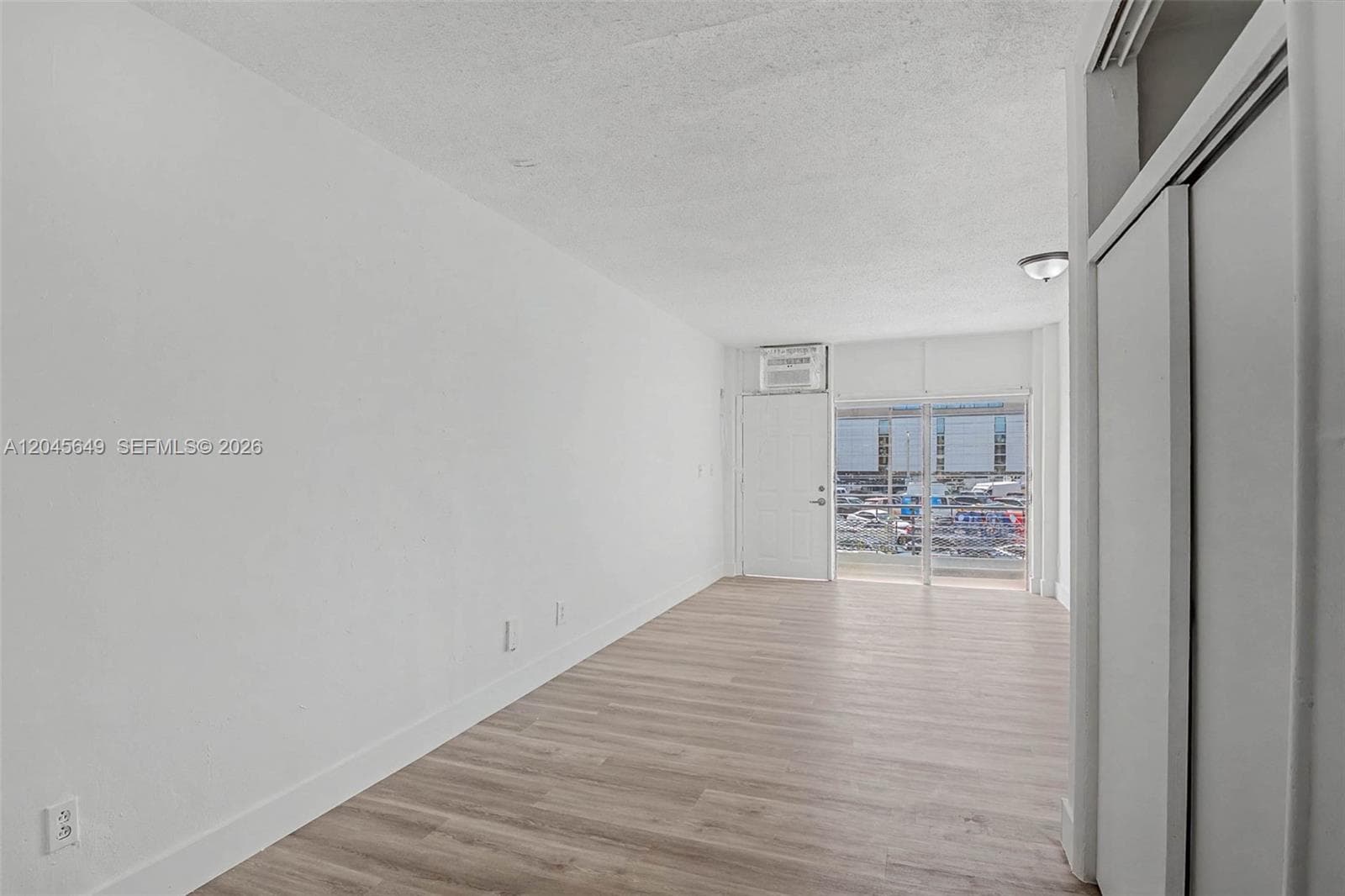 A12045649 — Miami Beach — 8