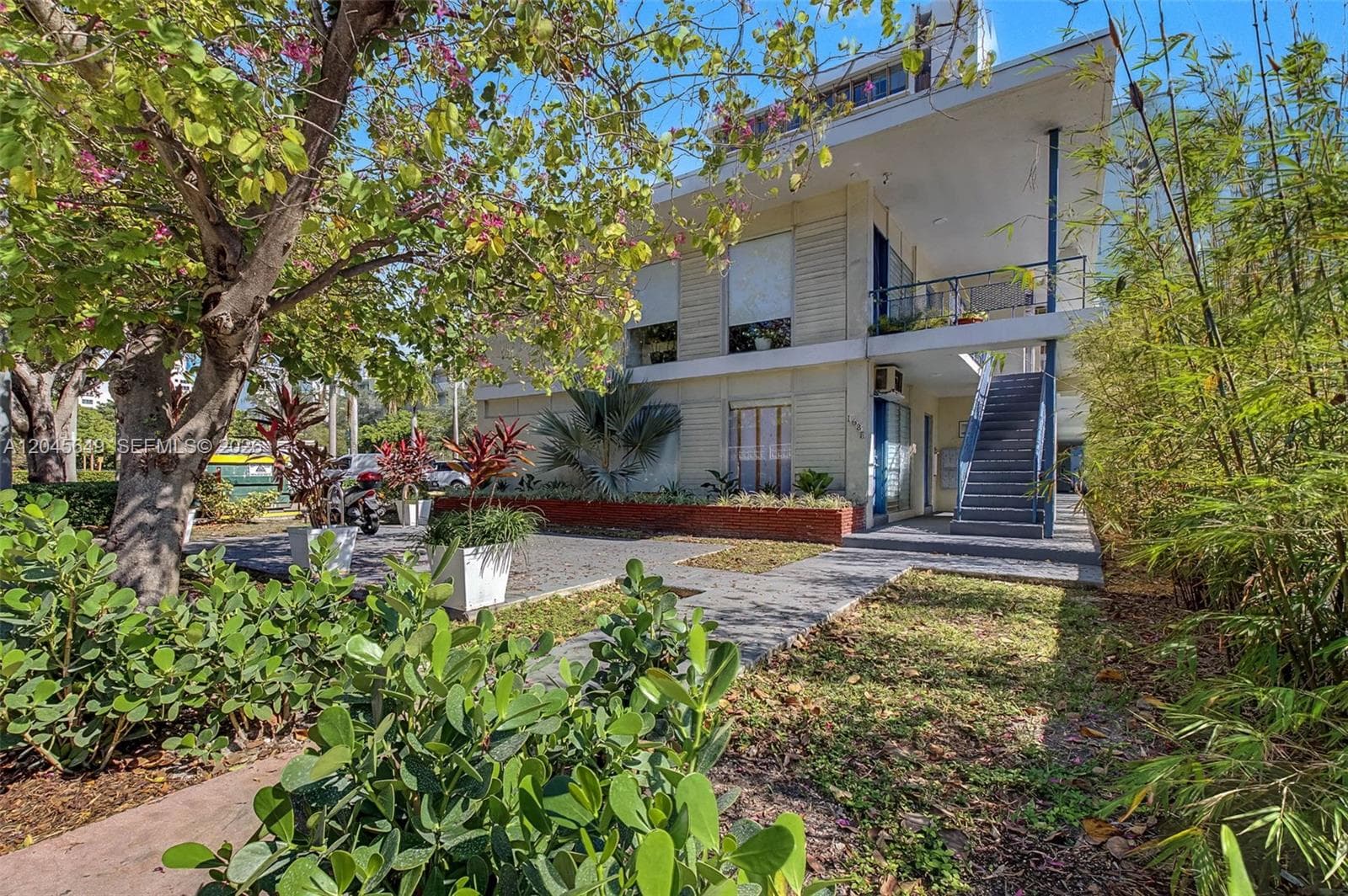 A12045649 — Miami Beach — 21