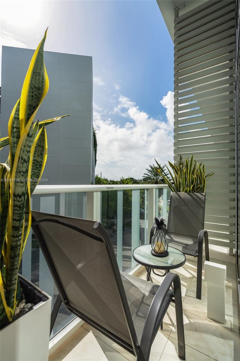 A12045706 — Miami Beach — 27
