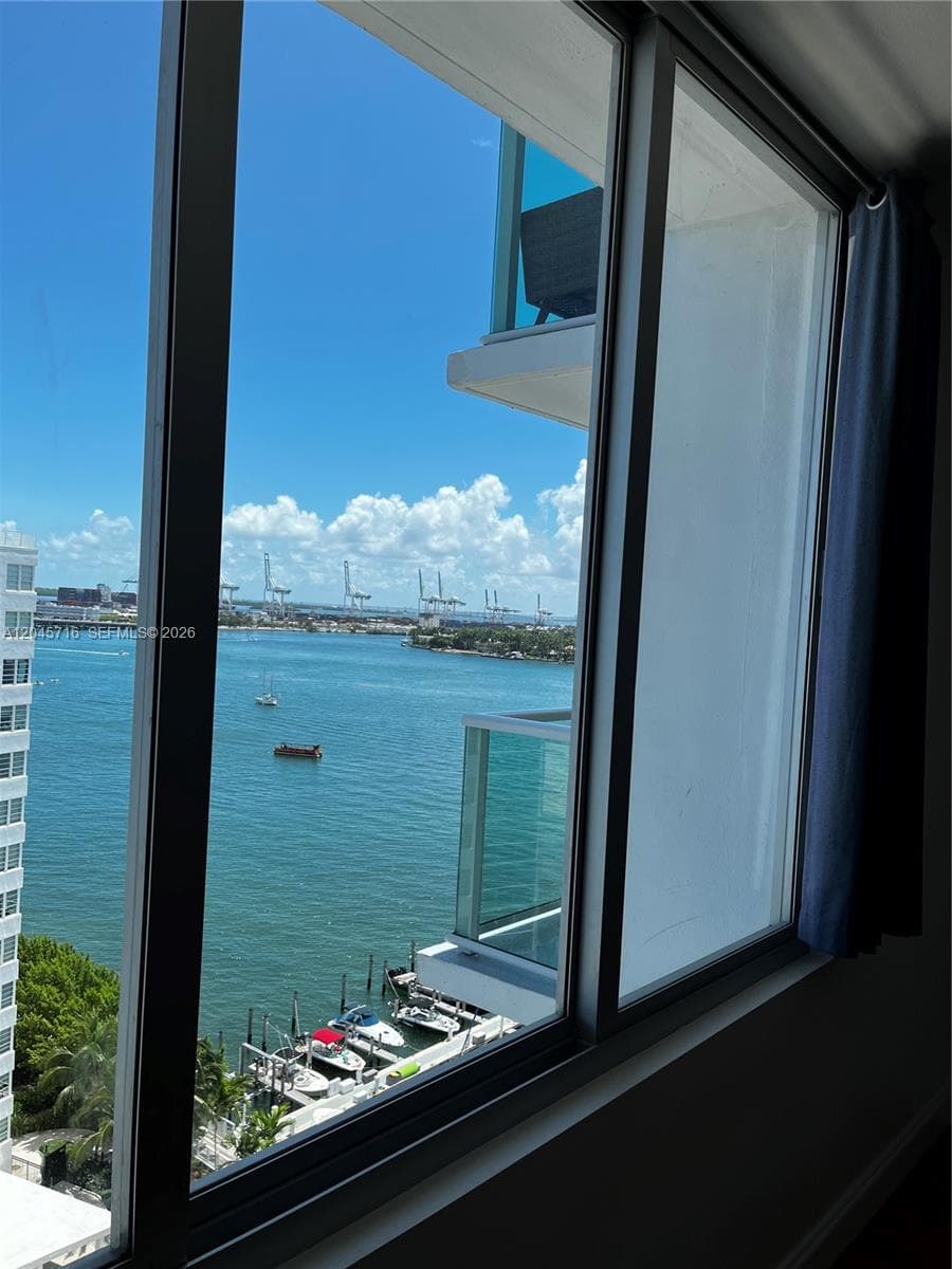 A12045716 — Miami Beach — 6