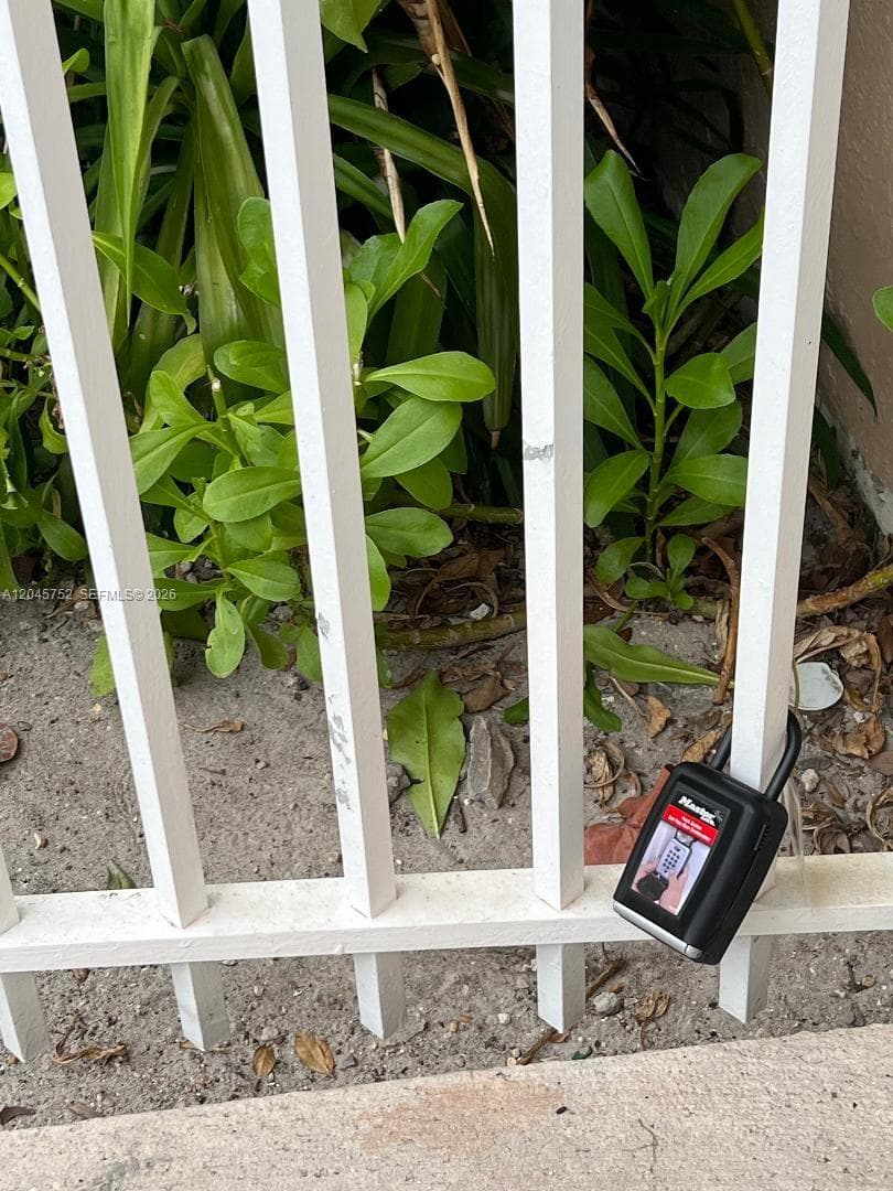 A12045752 — Miami Beach — 18