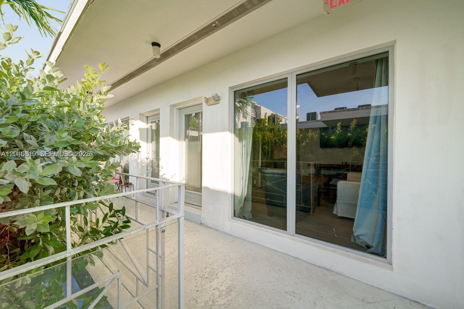 A12045819 — Miami Beach — 2