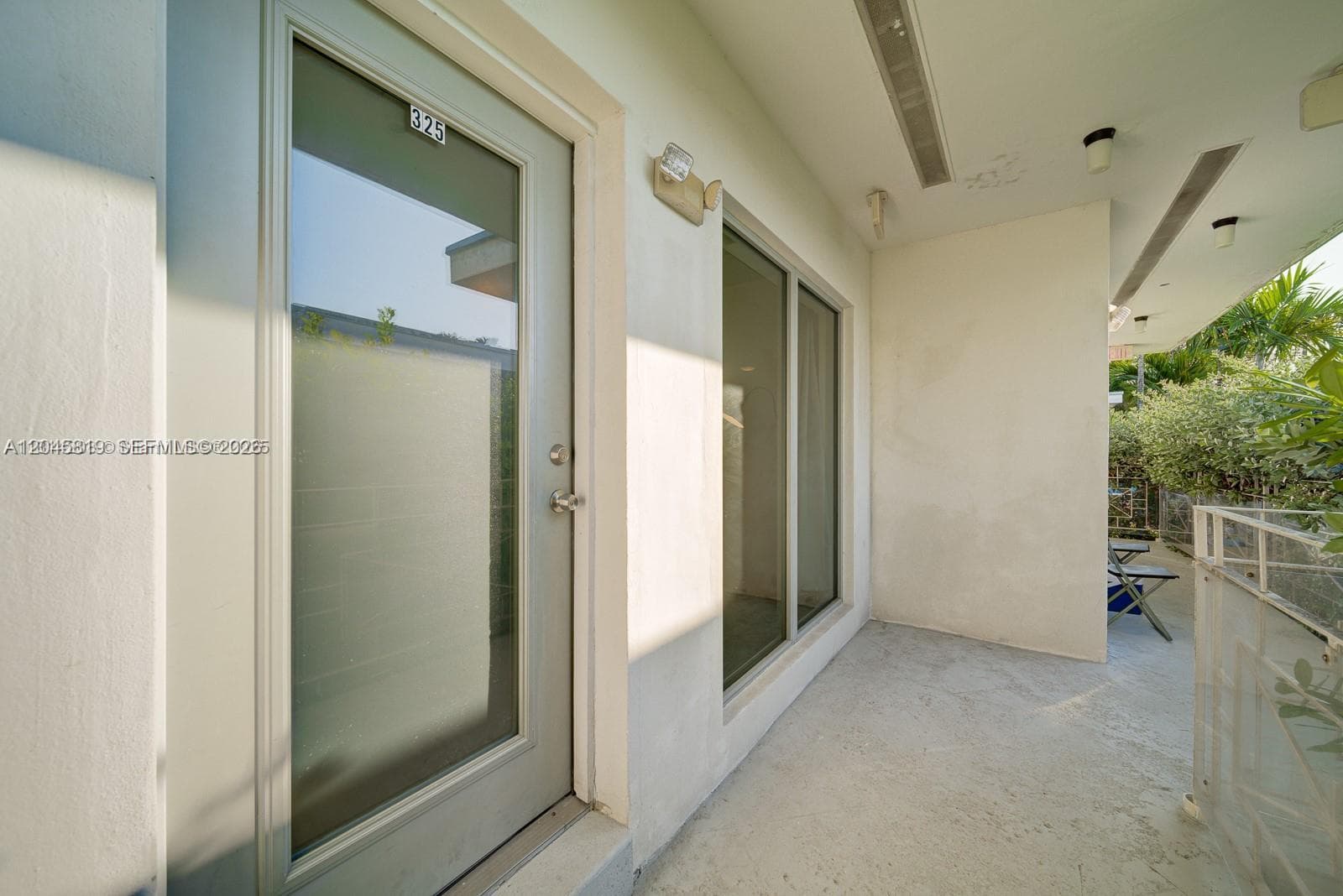 A12045819 — Miami Beach