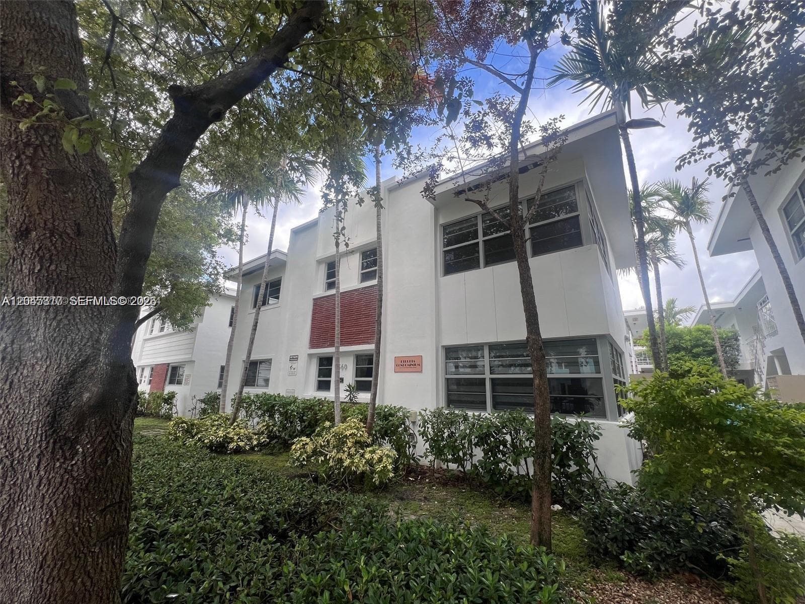 A12045877 — Miami Beach — 16