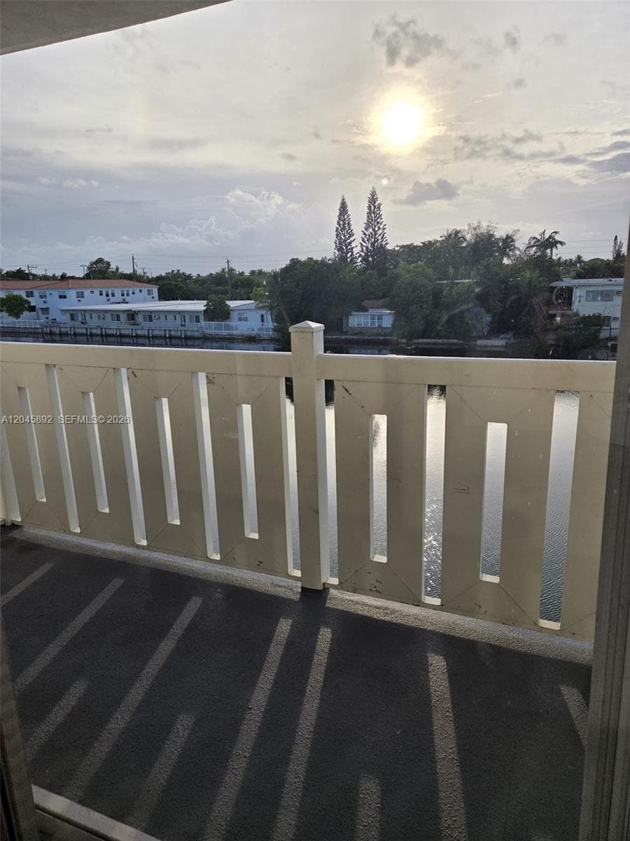 A12045892 — Miami Beach — 8