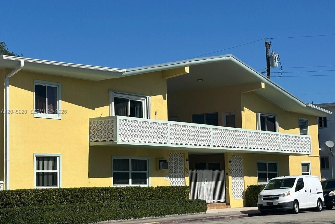 A12045920 — Miami Beach