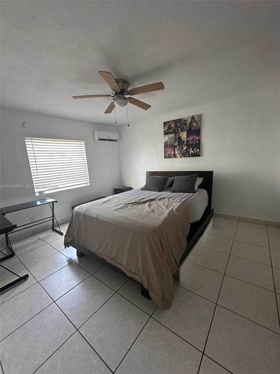 A12045920 — Miami Beach — 10