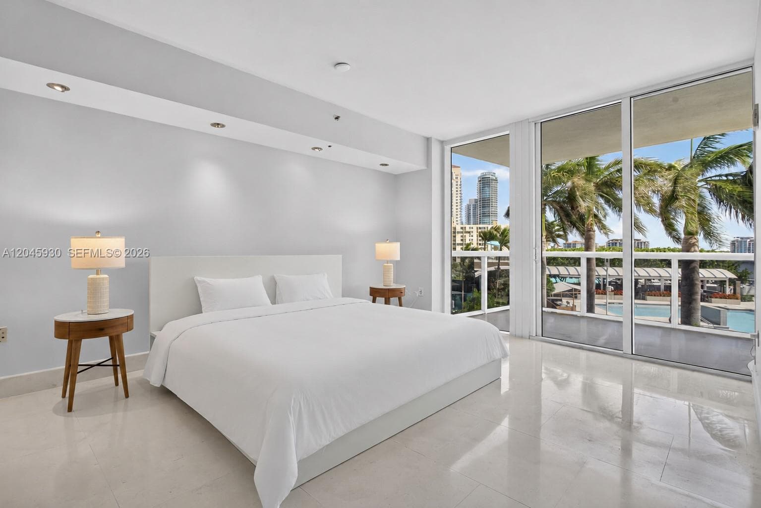 A12045930 — Miami Beach — 13