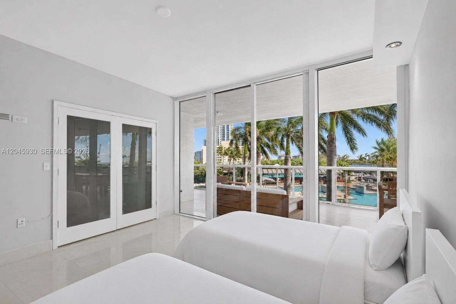 A12045930 — Miami Beach — 20