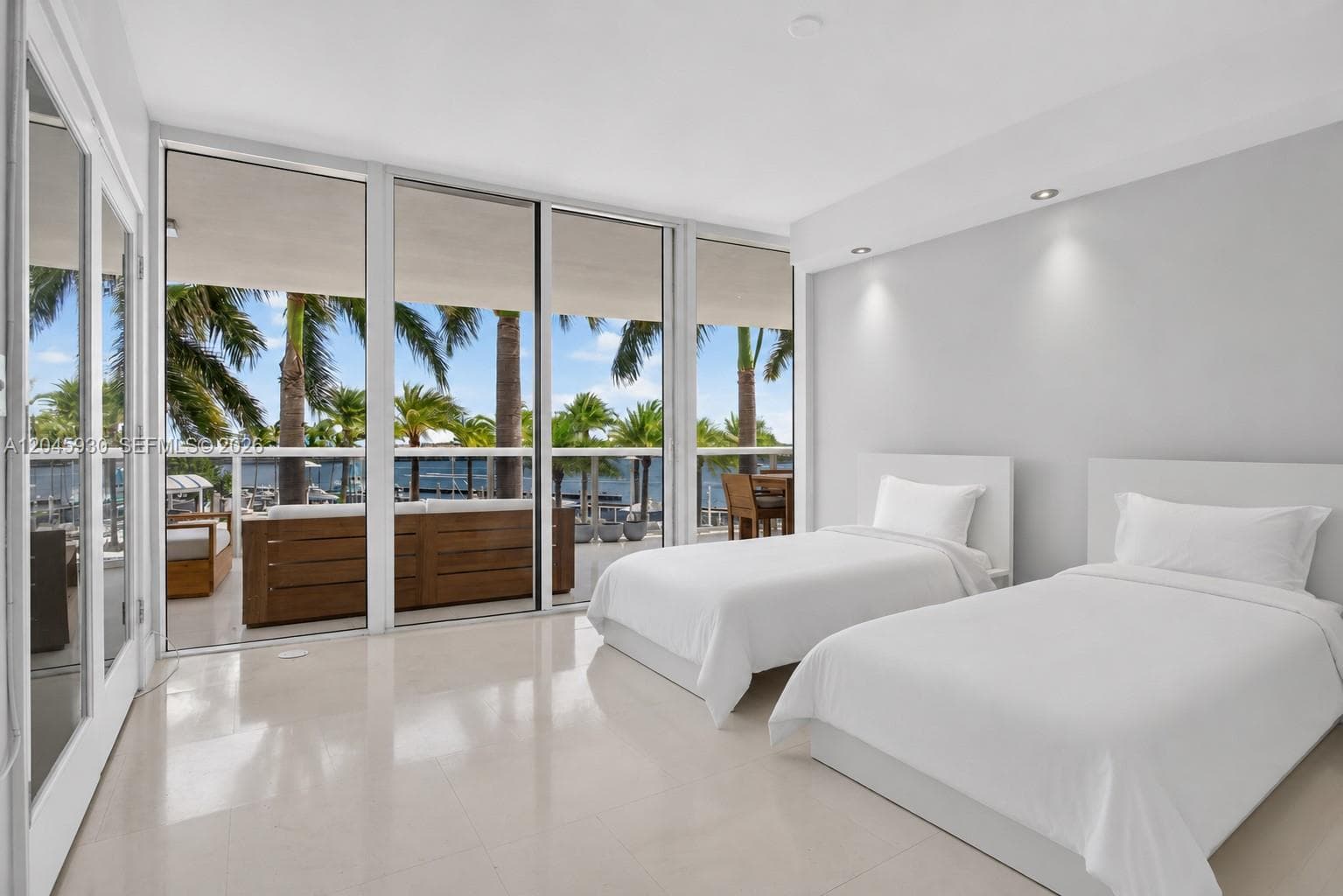 A12045930 — Miami Beach — 19
