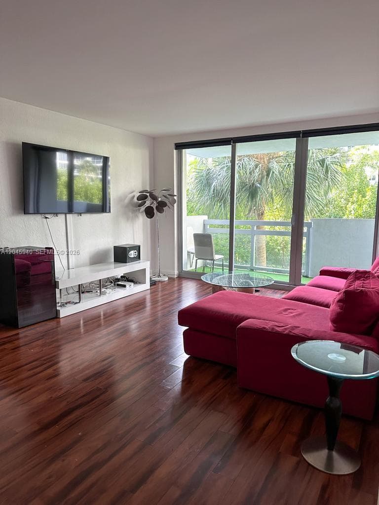 A12045940 — Miami Beach — 3