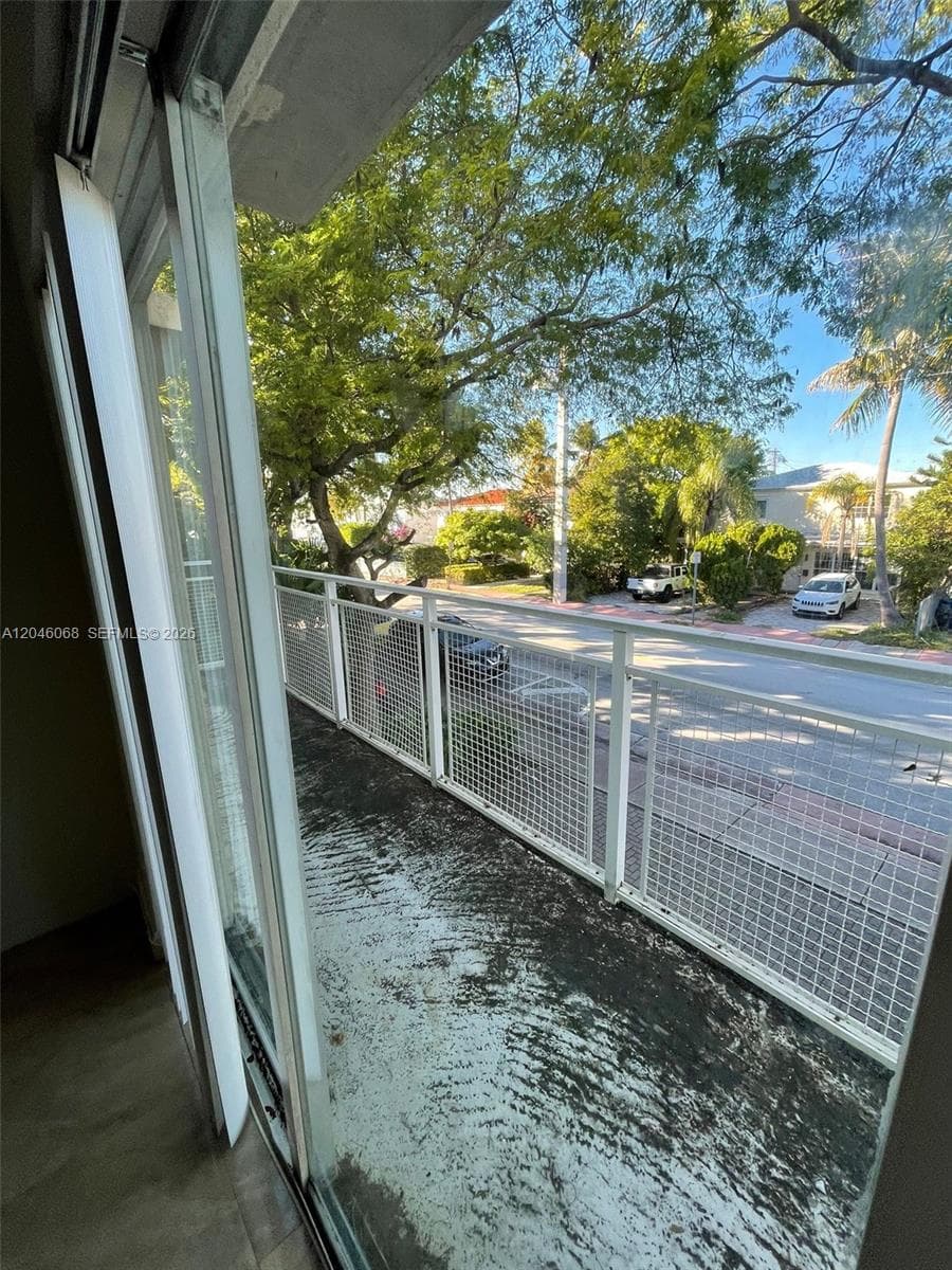 A12046068 — Miami Beach — 5