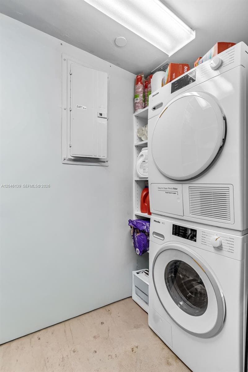 A12046139 — Miami Beach — 19