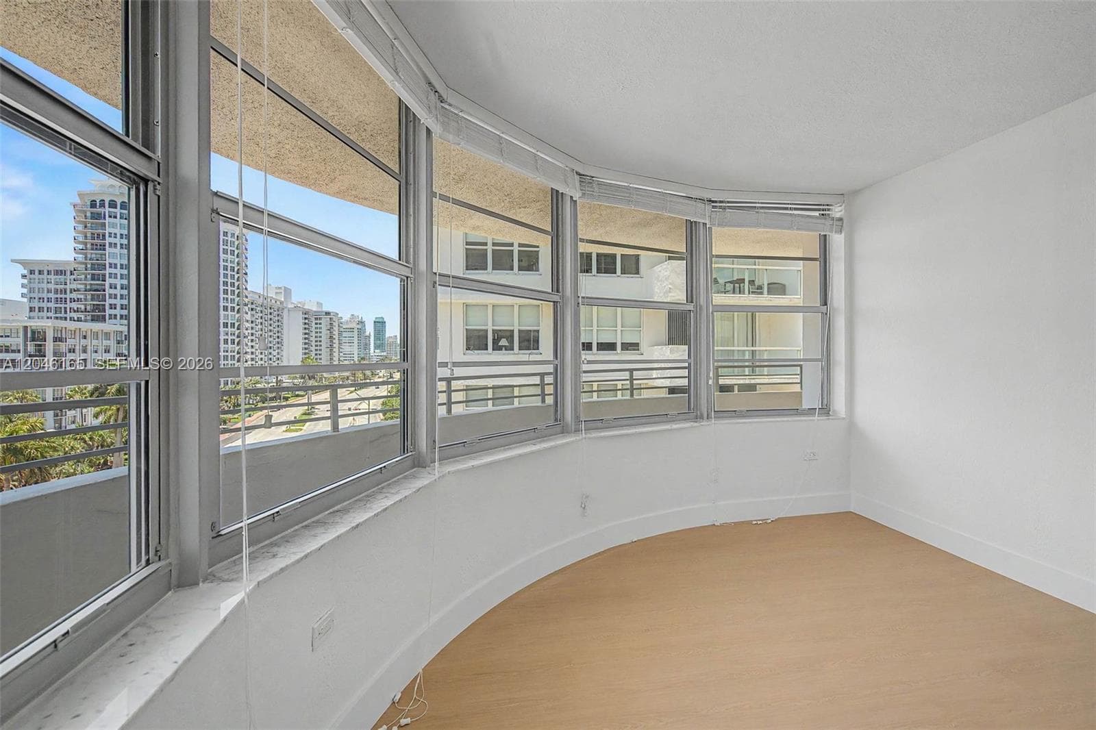 A12046165 — Miami Beach — 17