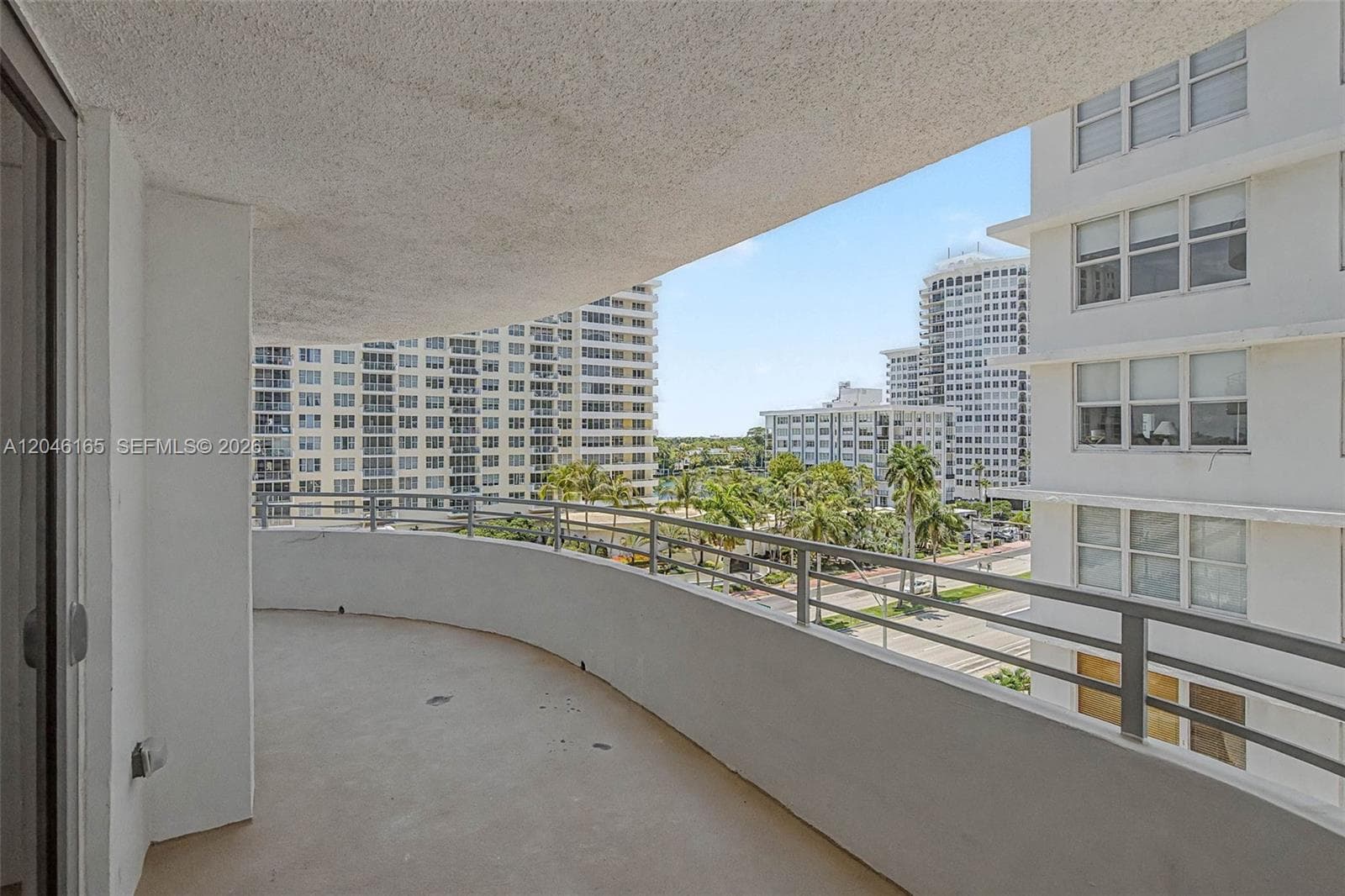 A12046165 — Miami Beach — 19