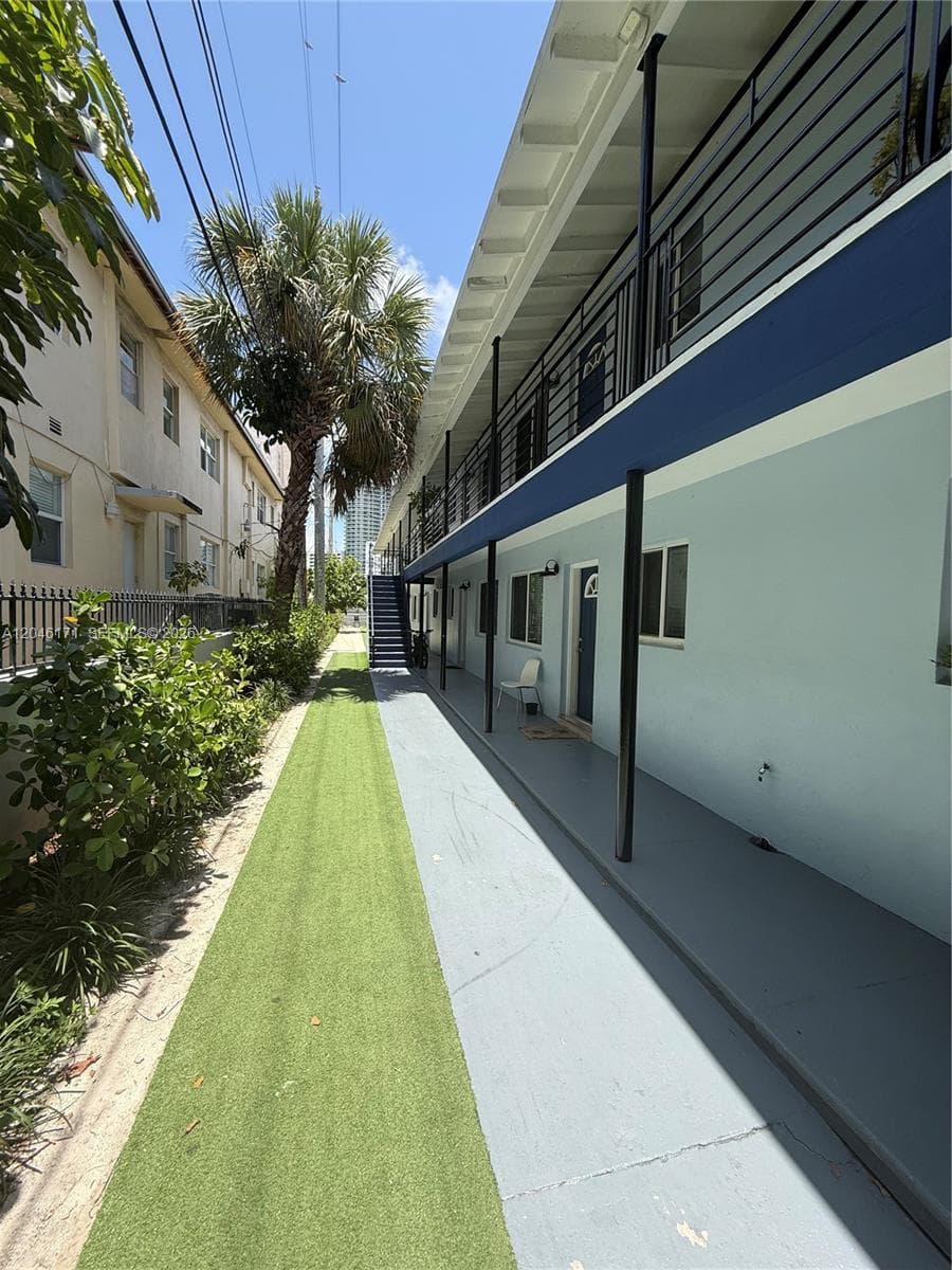 A12046171 — Miami Beach — 4