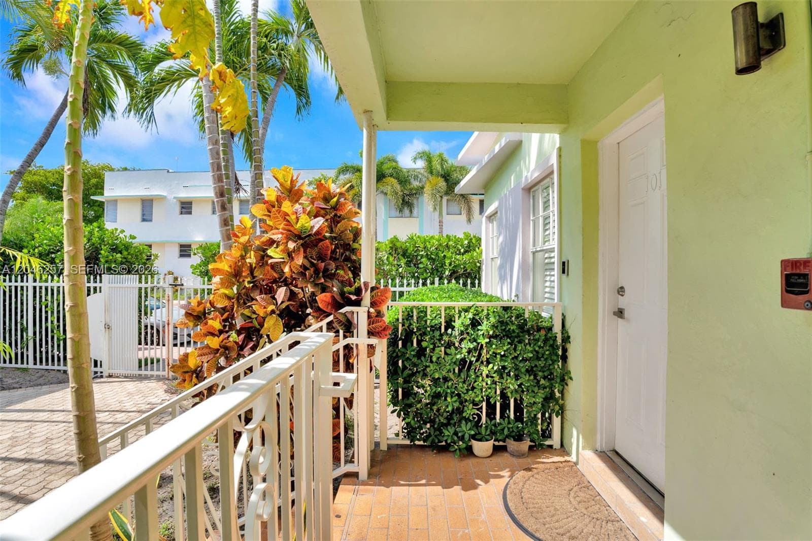 A12046257 — Miami Beach — 31