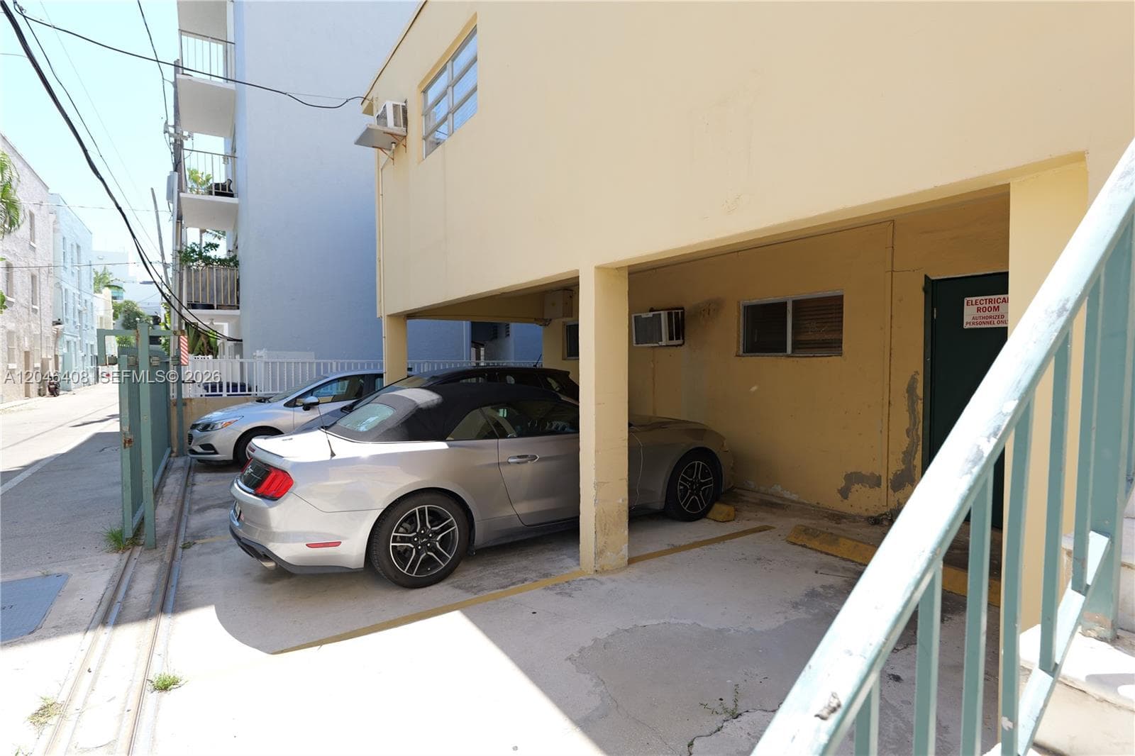A12046408 — Miami Beach — 15