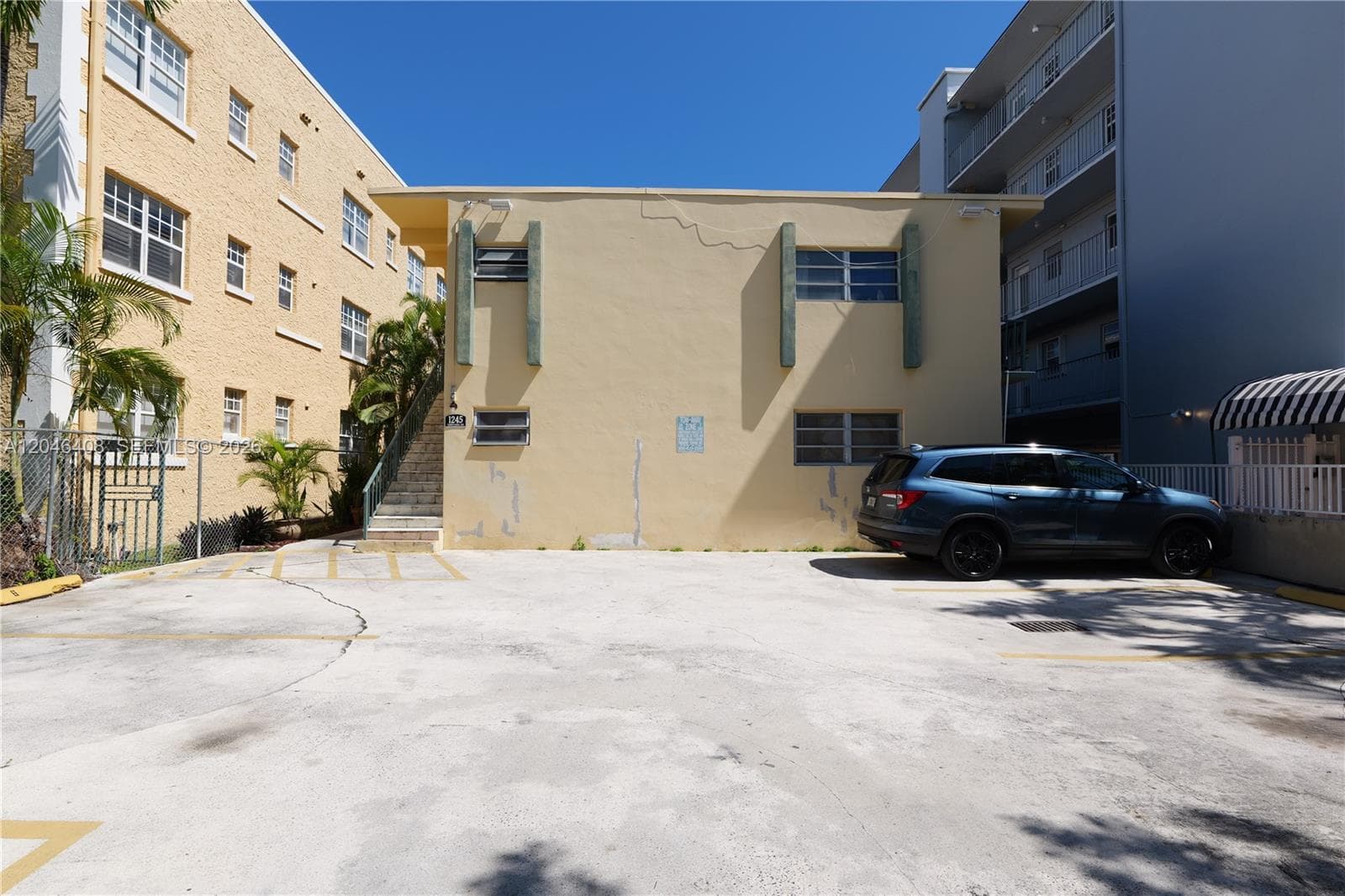 A12046408 — Miami Beach — 8