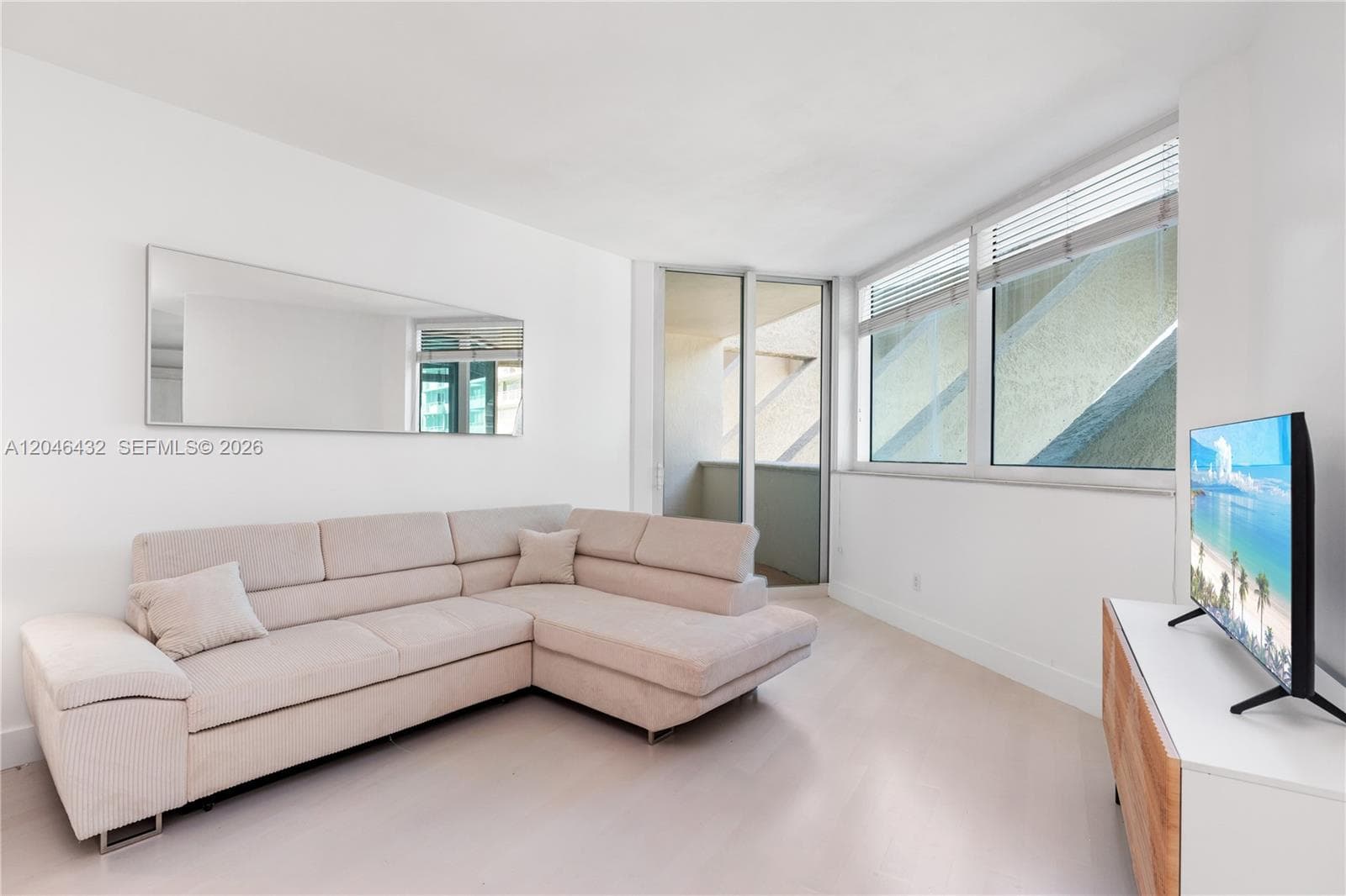 A12046432 — Miami Beach — 2