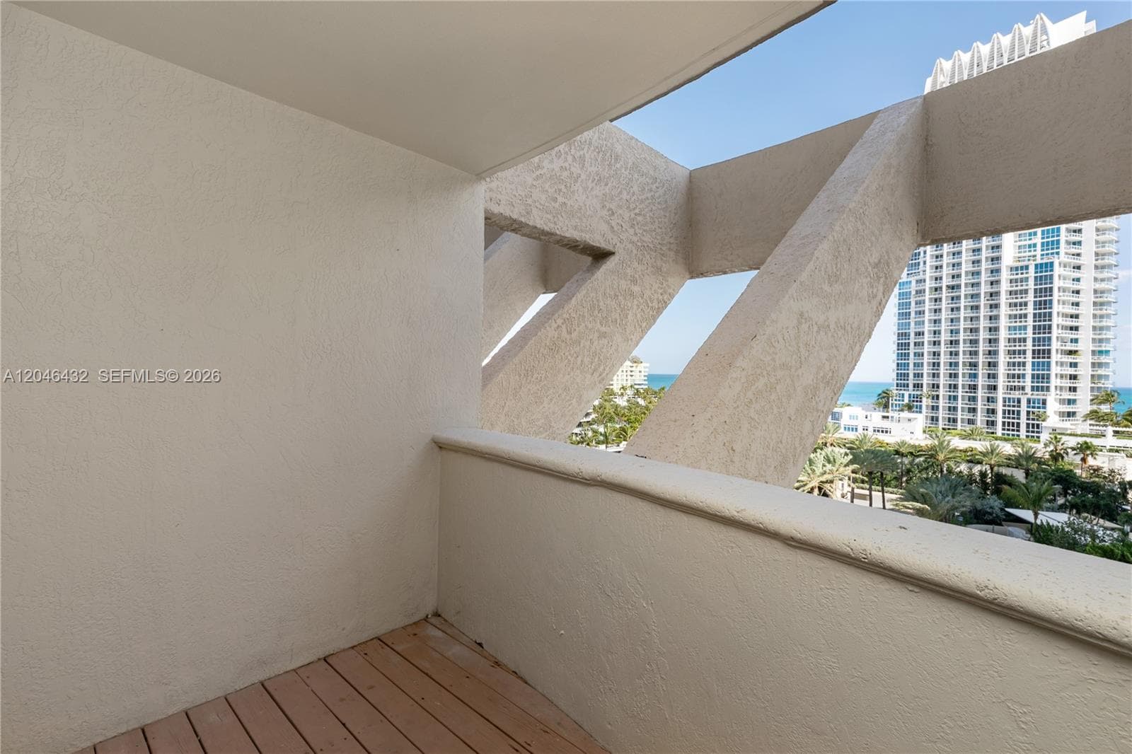A12046432 — Miami Beach — 38
