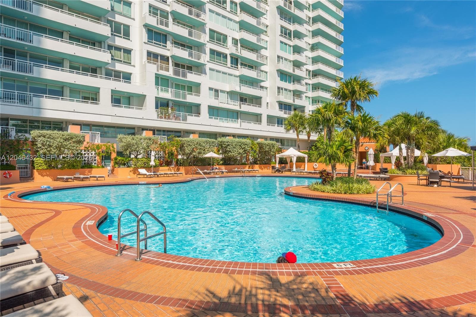 A12046432 — Miami Beach — 68