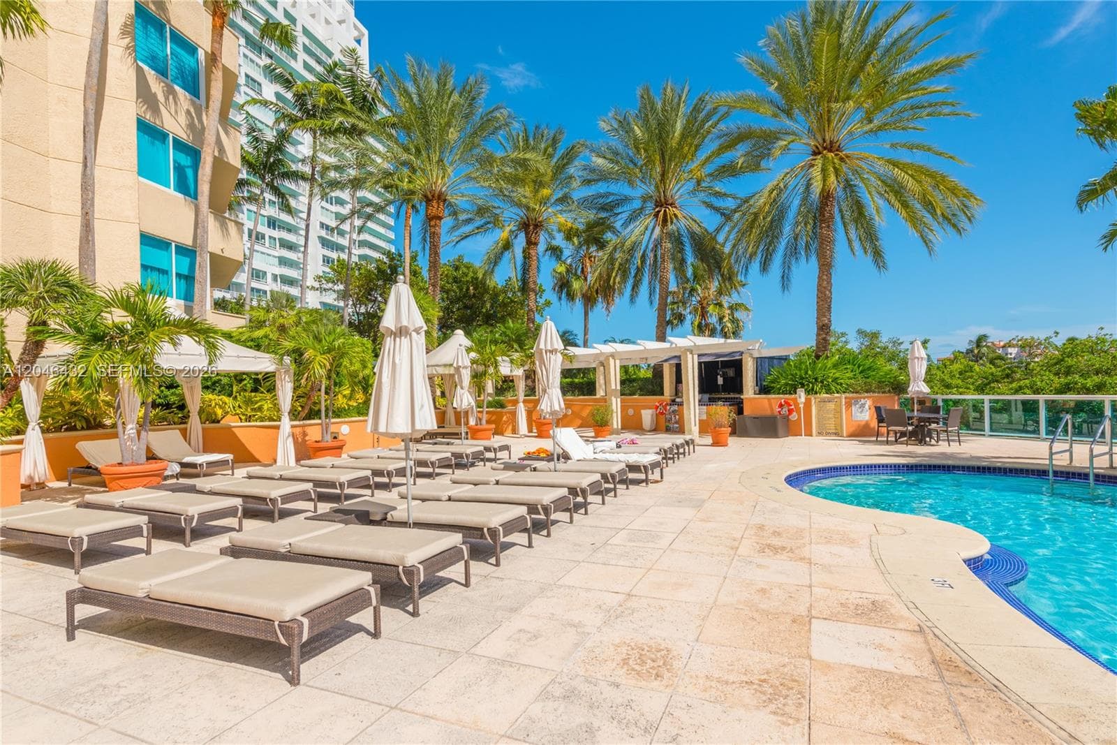 A12046432 — Miami Beach — 64