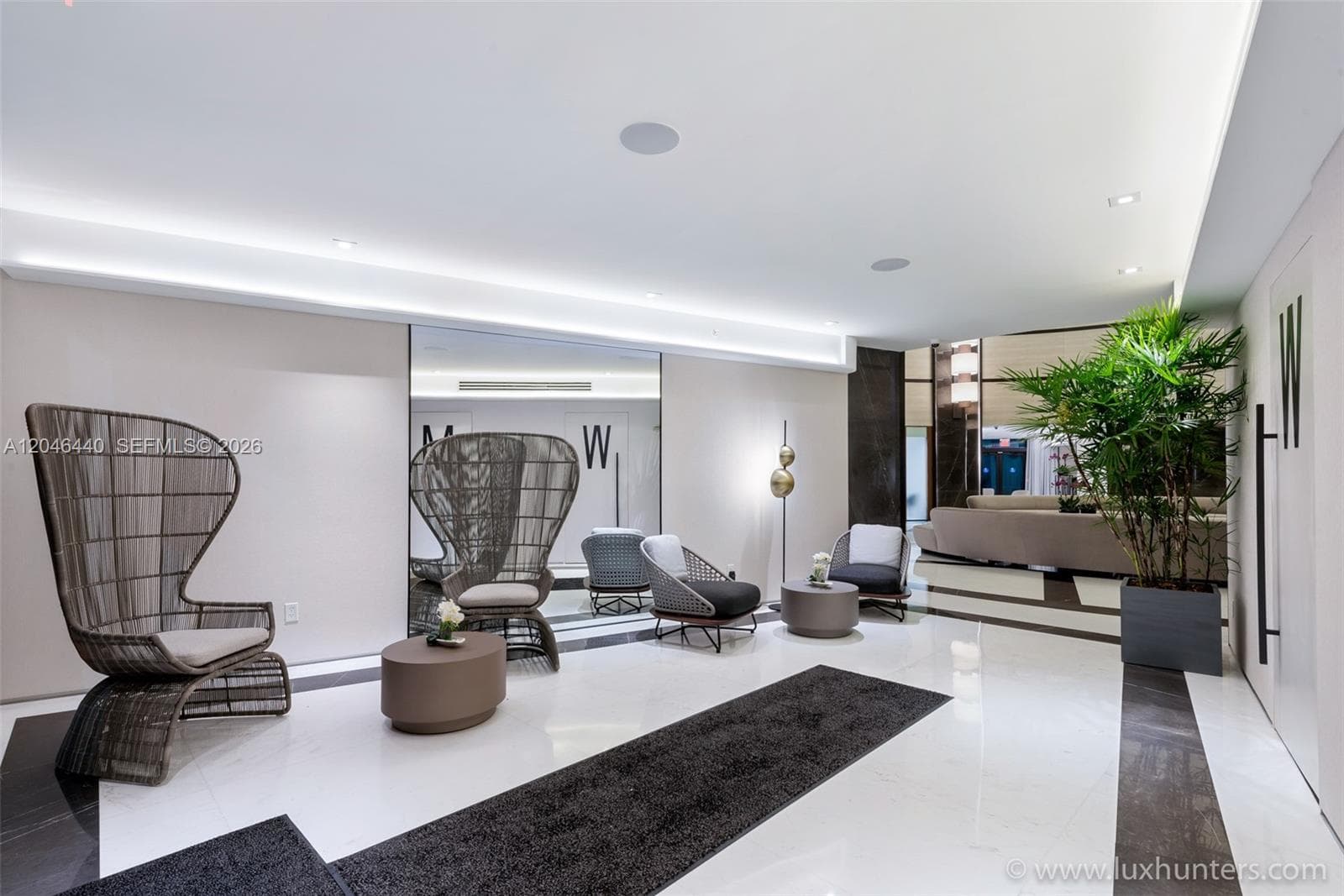 A12046440 — Miami Beach — 75