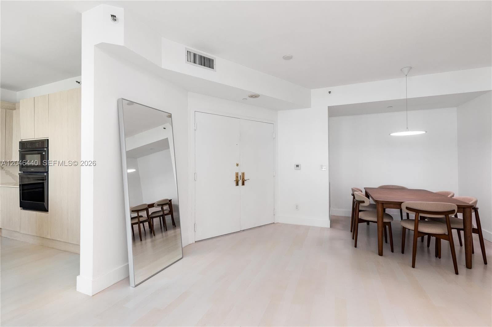 A12046440 — Miami Beach — 9