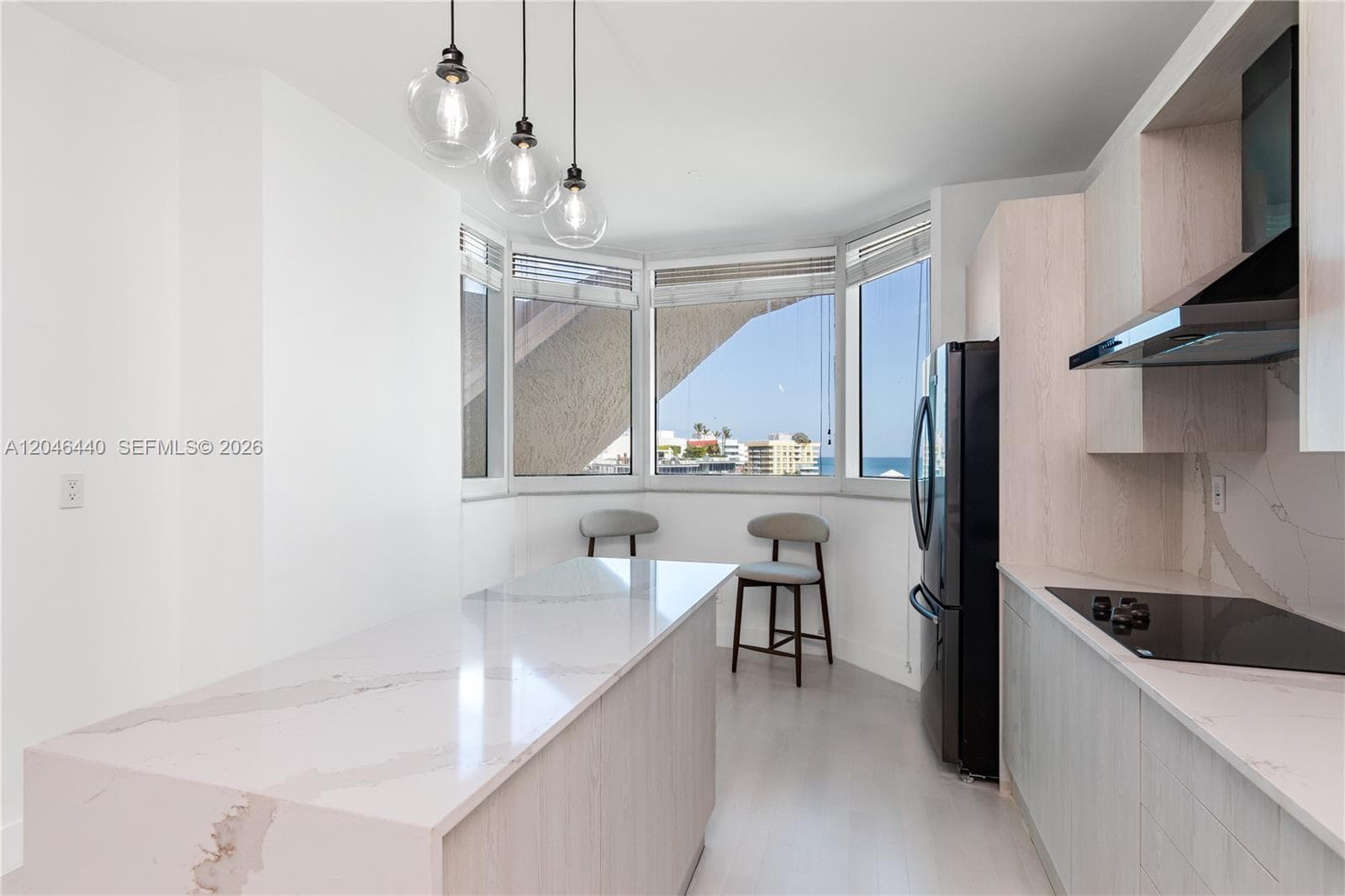 A12046440 — Miami Beach — 15