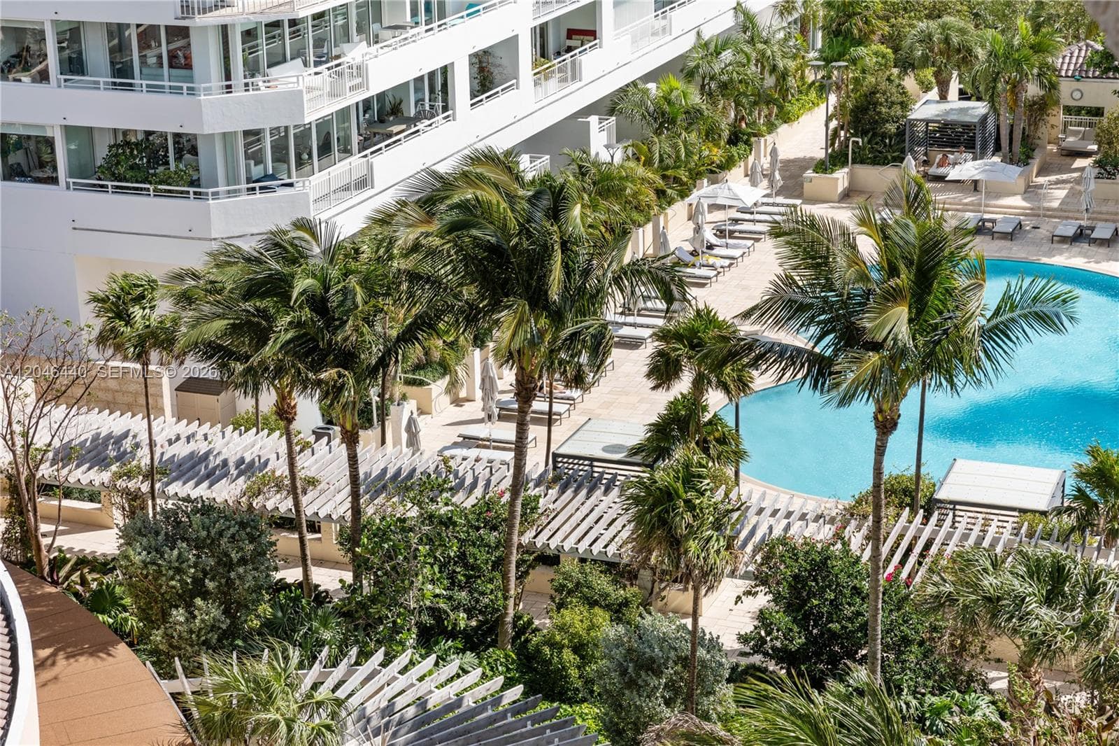 A12046440 — Miami Beach — 40