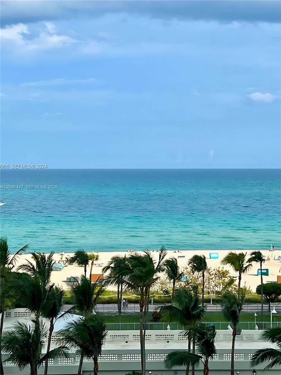A12046447 — Miami Beach — 2