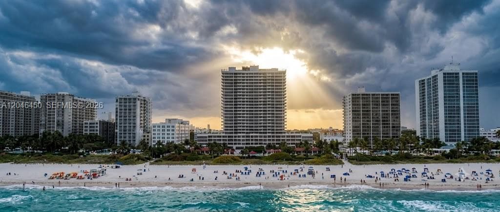 A12046450 — Miami Beach — 40