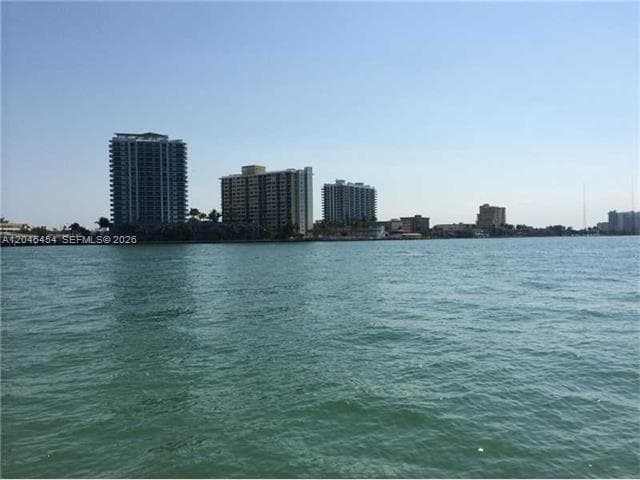 A12046454 — Miami Beach — 17