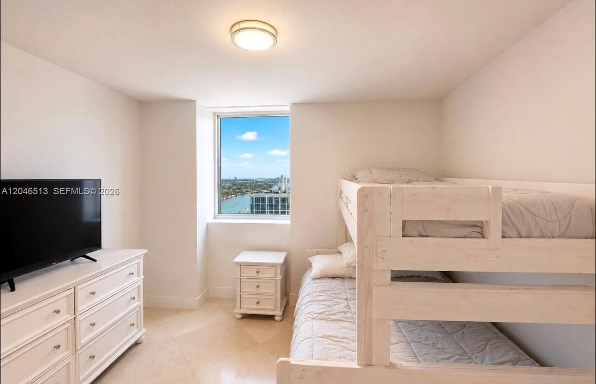 A12046513 — Miami Beach — 12