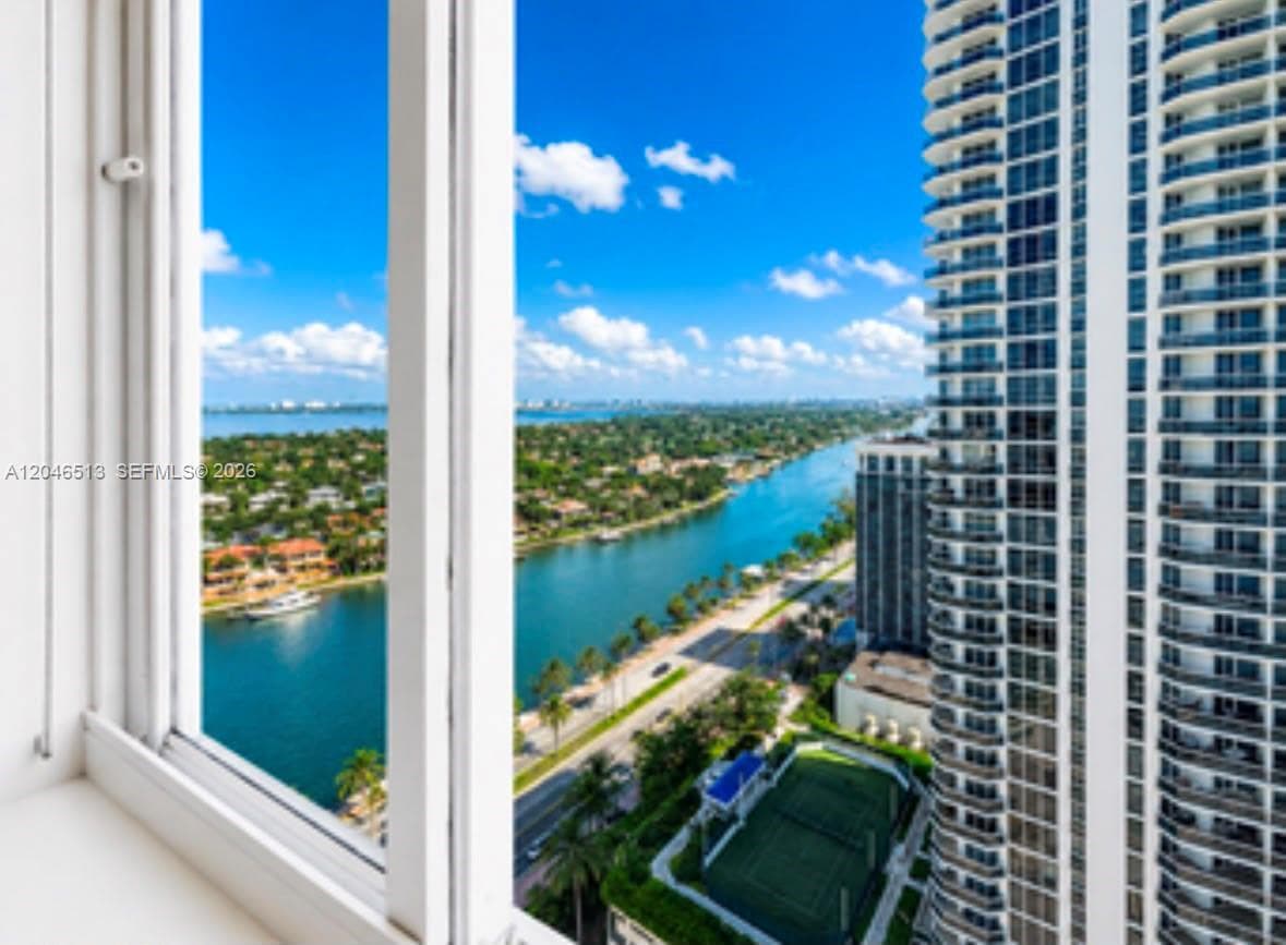 A12046513 — Miami Beach — 11