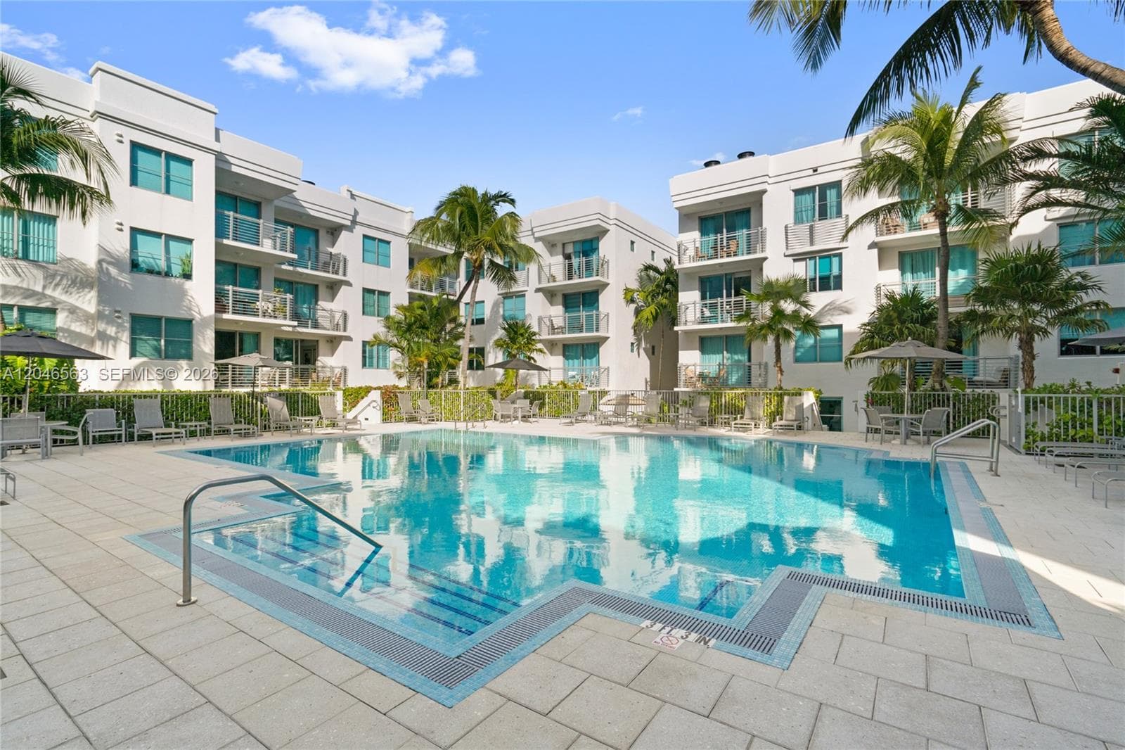 A12046563 — Miami Beach — 28