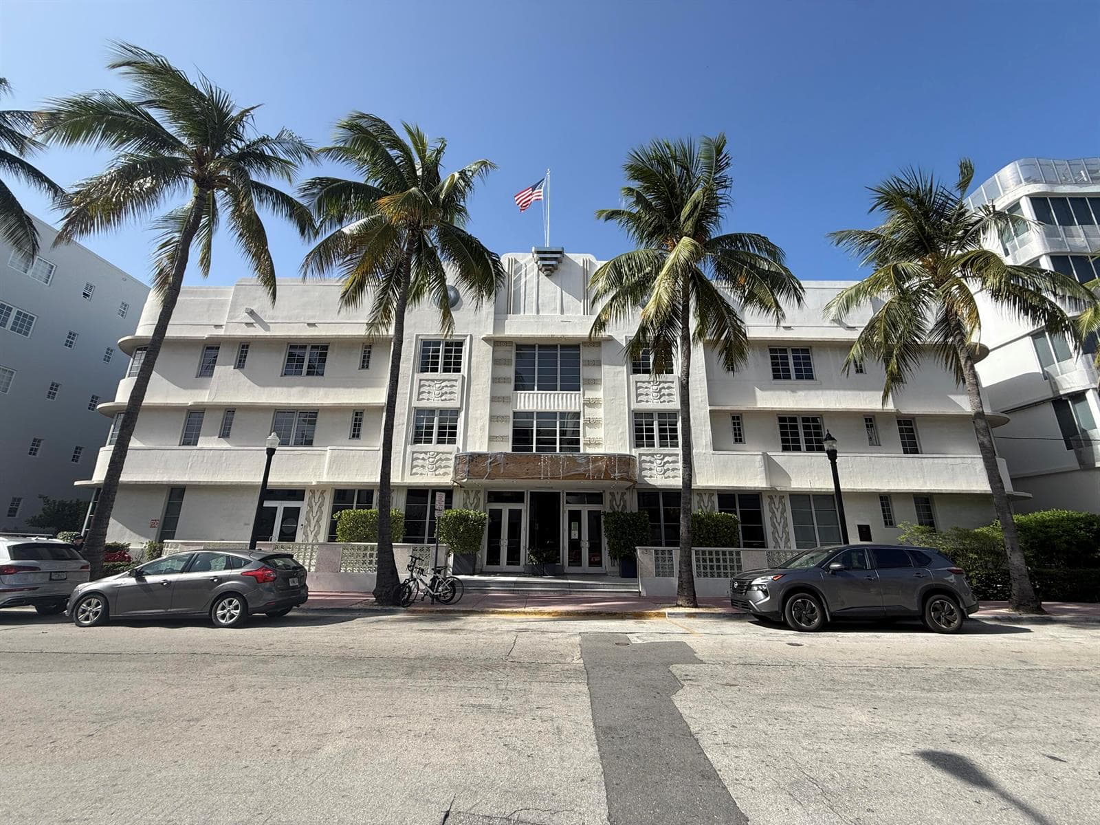 B26047548 — Miami Beach — 17